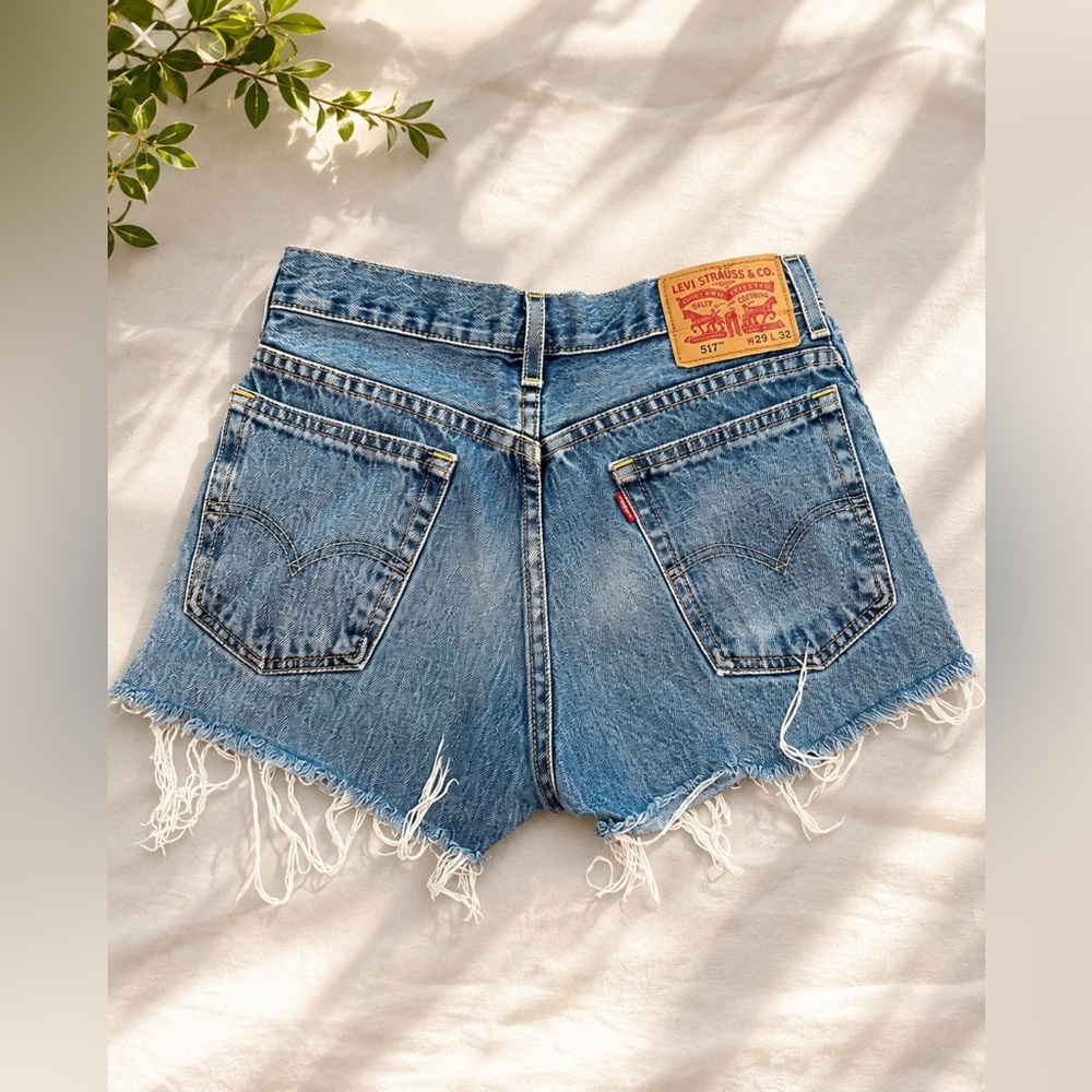 Levi’s Cut Off Distressed Blue Jean Shorts 29x32